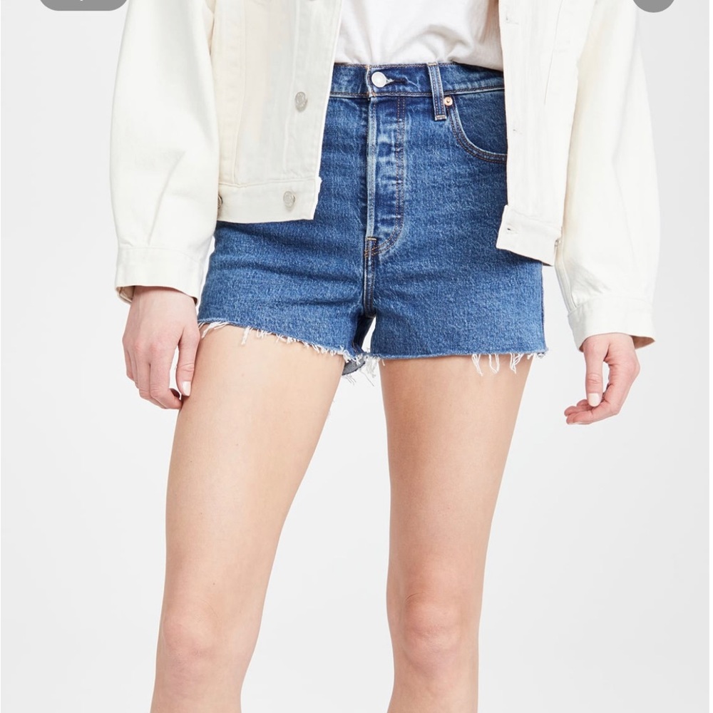 Levi’s Ribcage Shorts - Sz 32